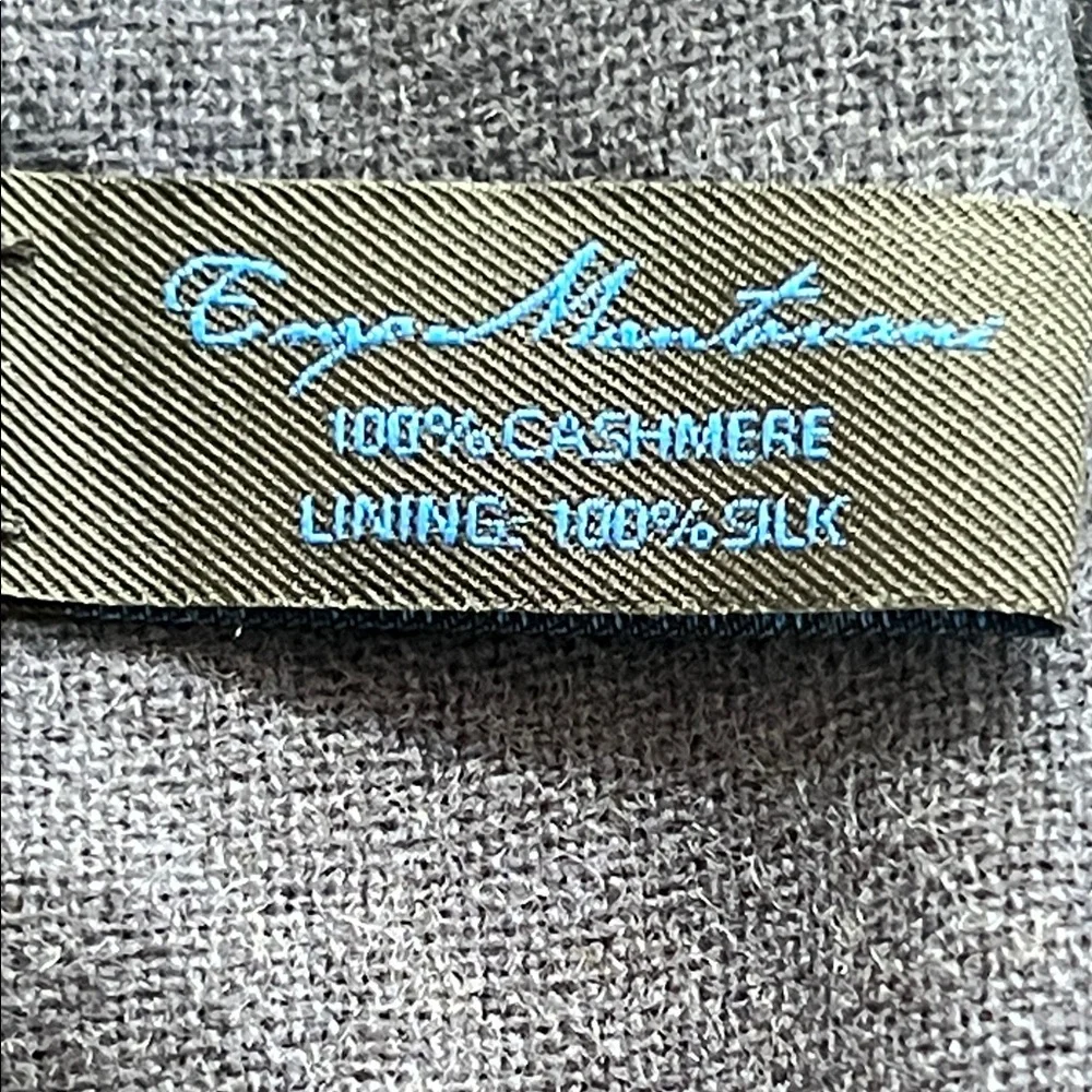 Elegant Men's Scarf‎ with Intricate Pattern